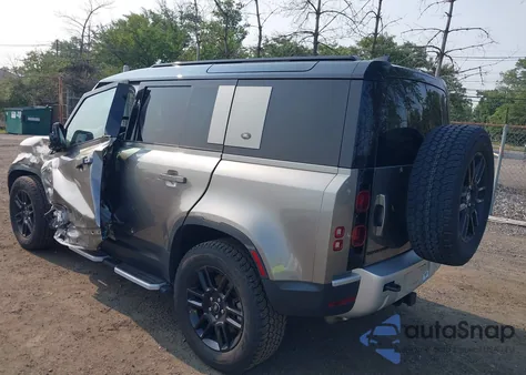 2024 Land Rover Defender 110 P400 S z USA, uszkodzony, nr VIN SALEJ7EU9R2265498